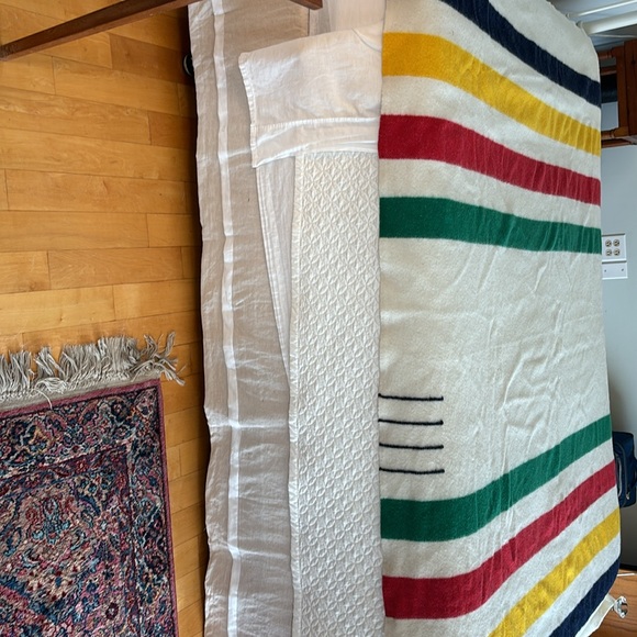 Vintage Hudson 4 Point Blanket. Apx. Measurement 86x72. Classic Striped Pattern. - Picture 2 of 9